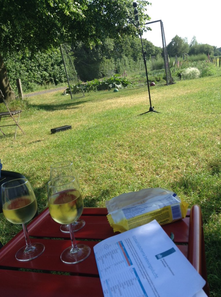 Antje_Kingma's tweet photo. Wachten. In de aankomsthal @Boerhoes 😎 #tedoen #alletijd #beleefhetVechtdal #belevingsvlucht https://t.co/otDTJ2KoW4