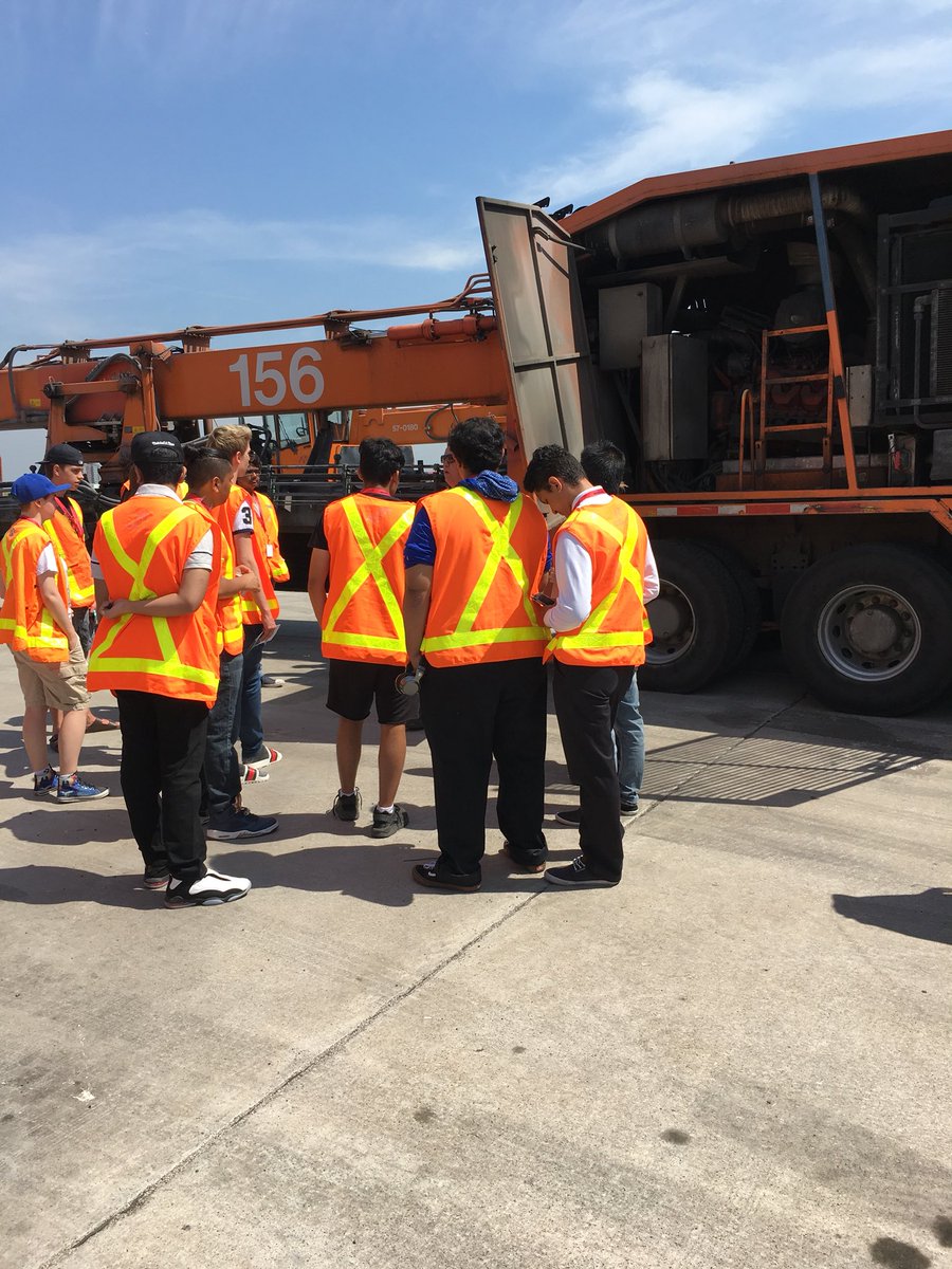AviationHC's tweet photo. Learning about sweeping snow @TorontoPearson https://t.co/kkxgME7ERQ