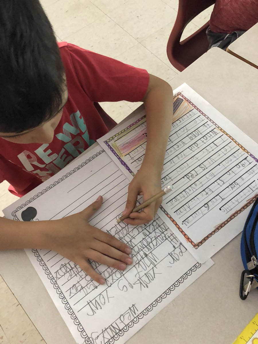 Grade1Matheson's tweet image. Our pen pal letters arrived! We are so excited we decided to write them back right away! #ocsbliteracy #learningpartnership @MissJoyceOCSB @SBAocsb @OCSB_St_Leonard