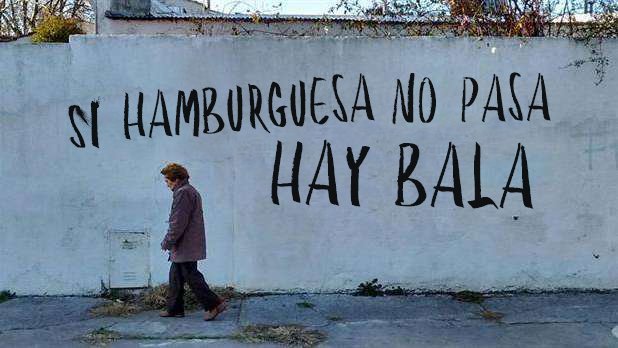 <a href="/PabloMolinari/">Pablo Molinari</a> Pintadas frente a la casa de <a href="/PabloMolinari/">Pablo Molinari</a>.