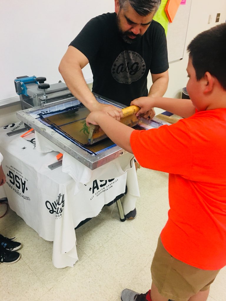 golliharsclass's tweet photo. @ASGprintshop sharing their passionate art with our @NISDOHT #2ndGraders as they get to hand screen their own shirts with the #OHTInspired Logo! @Oht2ndGrade @nerdsteachu @MissDudleyclass @OHT_Flores_2nd #NISDInspired @NISD Thank them by using them for your next orders! https://t.co/vTvdyqgczT