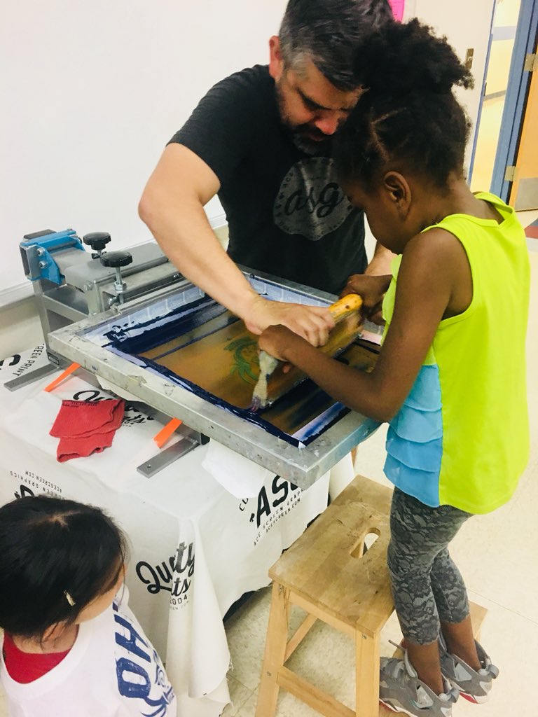golliharsclass's tweet photo. @ASGprintshop sharing their passionate art with our @NISDOHT #2ndGraders as they get to hand screen their own shirts with the #OHTInspired Logo! @Oht2ndGrade @nerdsteachu @MissDudleyclass @OHT_Flores_2nd #NISDInspired @NISD Thank them by using them for your next orders! https://t.co/vTvdyqgczT