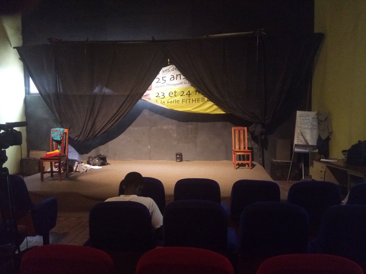 leminceart's tweet photo. Le premier texte en lecture en saison des #LesDidascaliesduMonde #LDM1 un texte de #PaterneTchaou sous la direction de #CaroleLokosou avec les acteurs #CarlosZinsou et #CybellinedeSouza. Merci au #FITHEB de nous avoir ouvert ce lieu. Qu'est ce que C'est ? https://t.co/S7Wdm2jlPw https://t.co/wuFqJAbwIT