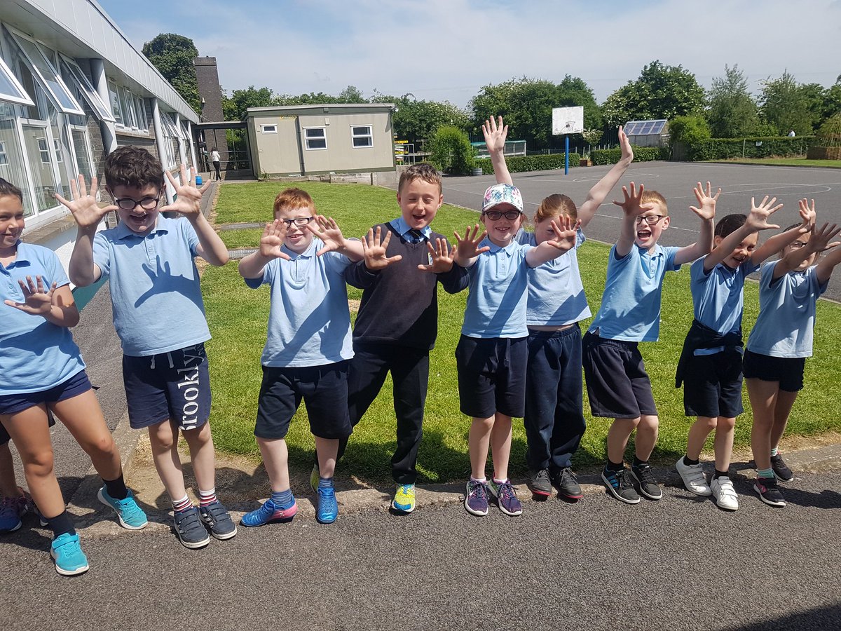 4thclass2_Slane's tweet photo. Our ice cream went down a treat @Slanens! 🍦We give it a 10/10! 
Recipe:
500ml double cream  (whisk slightly)
1 tin condensed milk (stir in and mix well)
Mix in chopped up crunchies 
Freeze and enjoy! 😍 https://t.co/xsM5nrlhO2