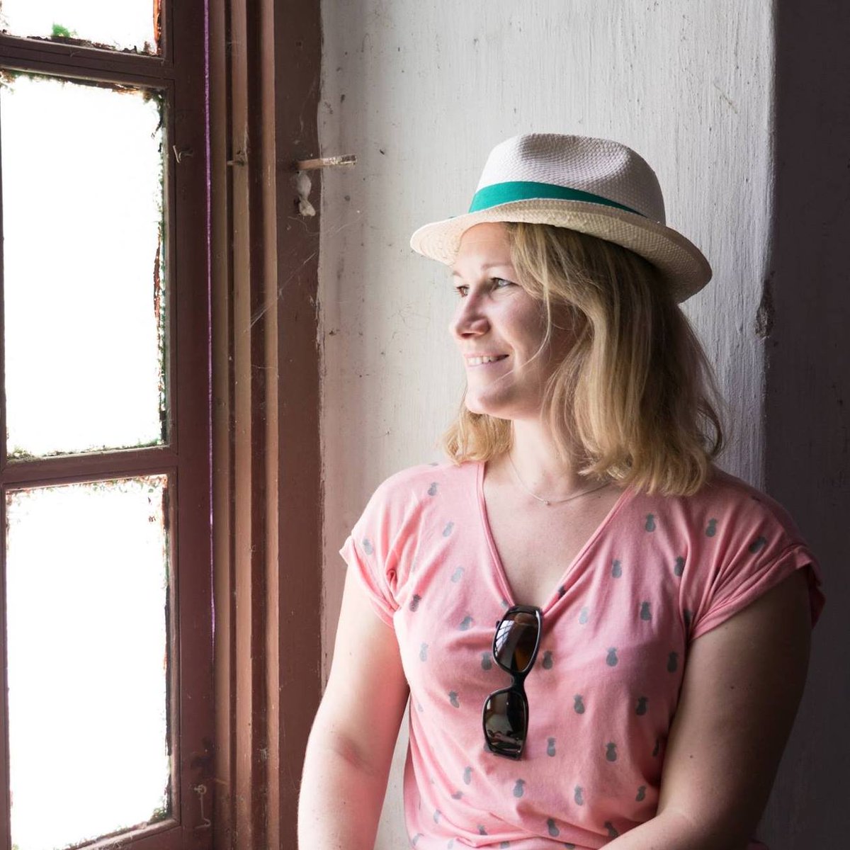 MyBloggersCie's tweet image. Pour notre premier Podcast, nous avons interviewé Laurène Philippot de @carnetdescapade 
Elle revient sur son parcours, ses choix et conseils de blogueuse entrepreneuse 👩🏼‍💻

#MyBloggersFR #CMquidechire

À écouter juste là 👇🏻
podcast.mybloggers.fr/podcast-lauren…