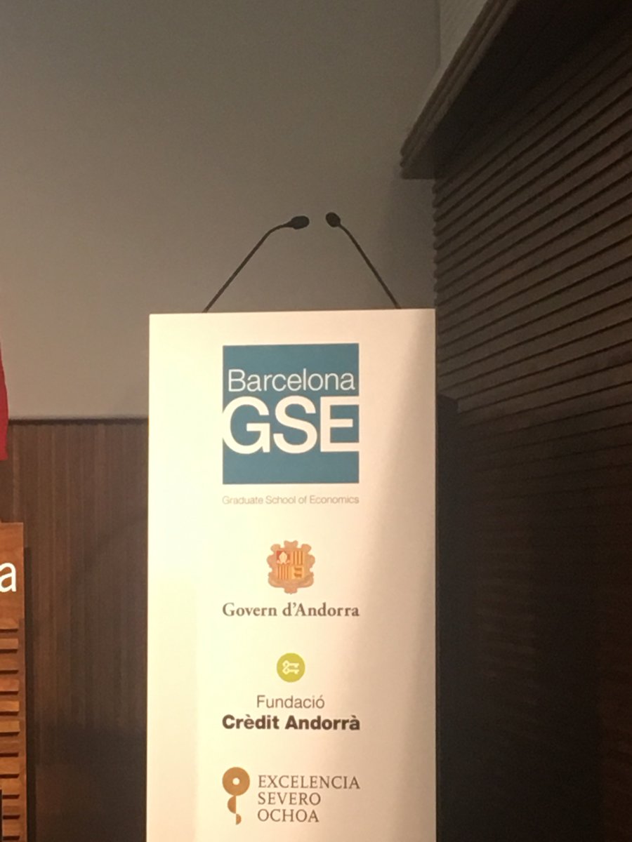 Melanie_Xue's tweet photo. “Persistence and Transformation” public lecture by Melissa Dell. @felipev84 @guoxu_econ @sararlowes @david_yang  @JeremiahDittmar https://t.co/7quCdjkCRc