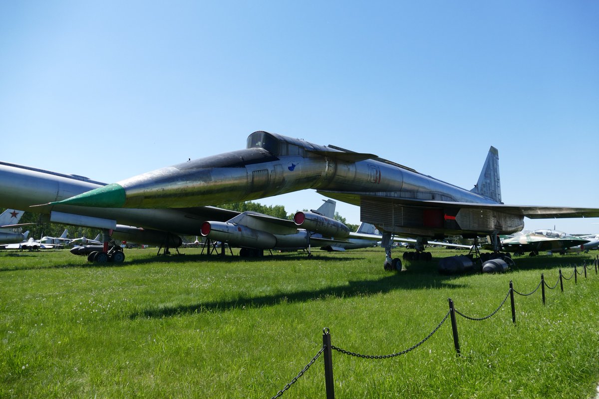 ট ইট র すらりん 職質 モニノ空軍博物館のt 4 Su 100 超音速爆撃機 チタン製ですってよ奥さん 機 首を上げると高速飛行できる代わりにパイロットの視界がゼロになるというなかなかの変態機 ロシアツアー T Co Qxlmhbzbez ট ইট র