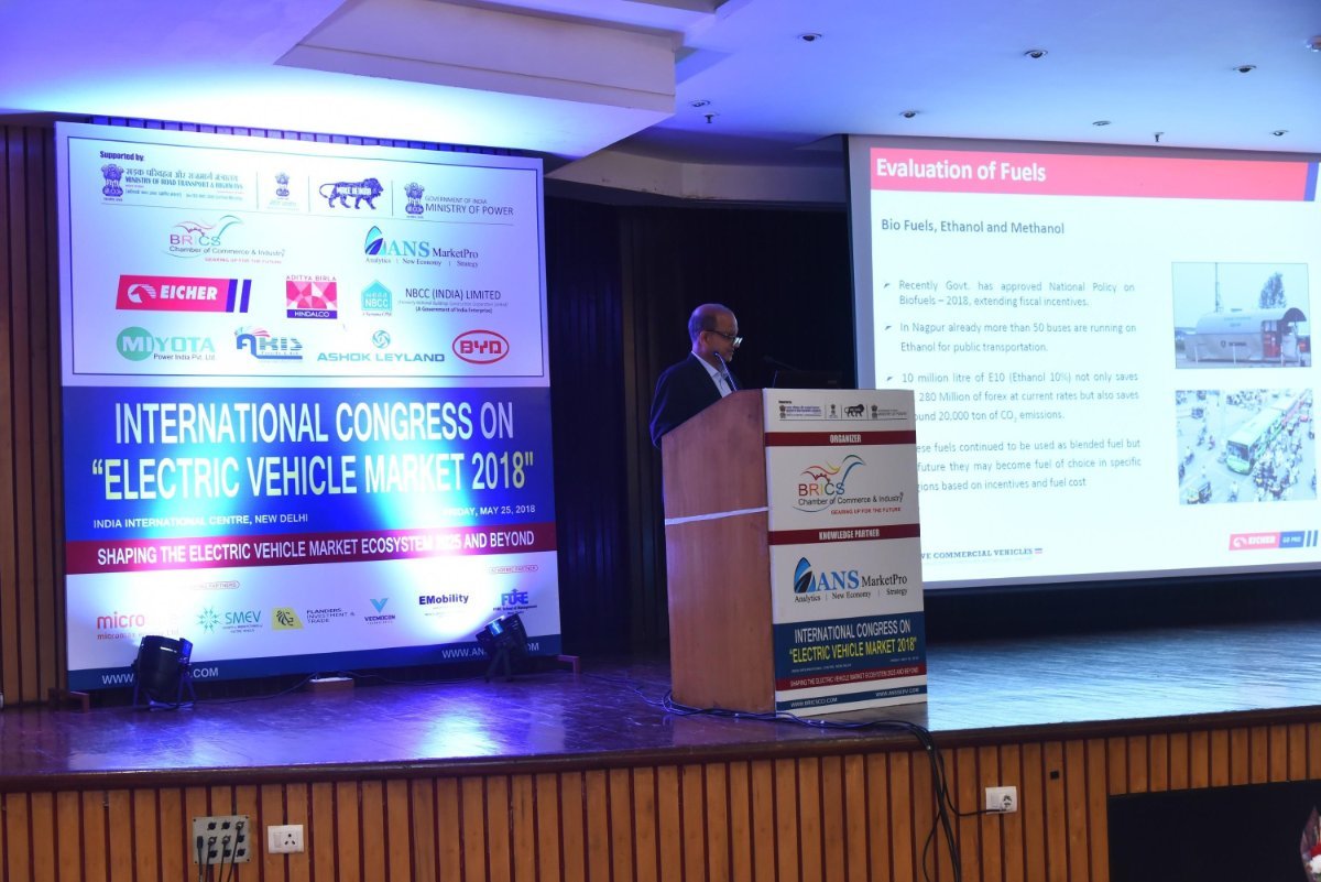 ansserv's tweet photo. Mr.Vinod Aggarwal, MD & CEO, VECV deliberated & shared his views on "Competing with Natural Gas, Hybrids and BSVI Commercial Vehicles in India" at International Congress on Electric Vehicle Market, 2018.
#ANSMarketPro #ANSSERV #ANSLABS #IPRProtect #EV #Eicher #VECV @saisumit https://t.co/oAHjCe7siH