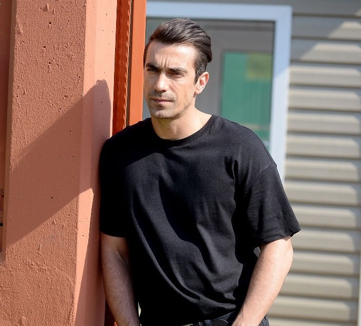 CristiV72's tweet photo. Thank you #AsFer for giving us so much joy. You guys filled our hearts with mixed emotions. Thanks for the wonderful work you've done. #SiyahBeyazAşk will always remain in our hearts.
#BirceAkalay #İbrahimÇelikkol #AslıAslan #FerhatAslan https://t.co/Zv9QdJ2kb7