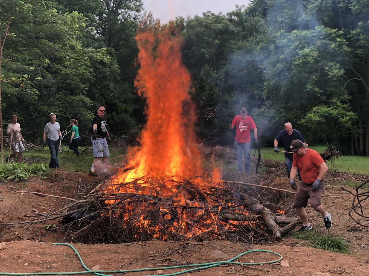 Jim__Geary's tweet photo. Proud of my @Avaya #Federal team today. Many are volunteering their time at The Warrior Retreat in VA. This group does incredible things for recovering service members at military hospitals in the national capital region. Special thanks to Jerry Dotson for making this happen! https://t.co/3Gks8h9rp3