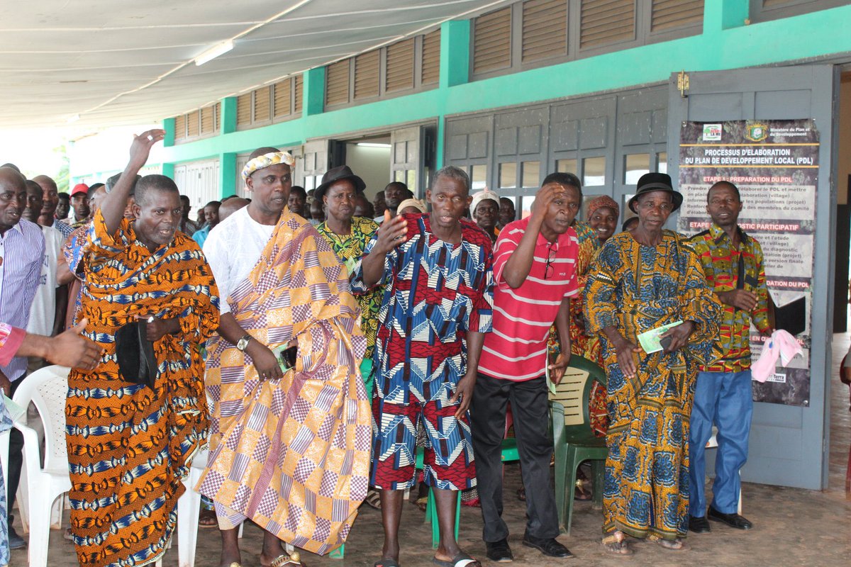 XavierSticker's tweet photo. Looking back on a week in Ivory Coast, with a focus on cocoa-related #deforestation.
Meetings in Abidjan helped identify areas of cooperation to reverse the trend.
Field visits showed support to the brave environmentalists who struggle to protect the last remaining forests. https://t.co/8rF96xBLna