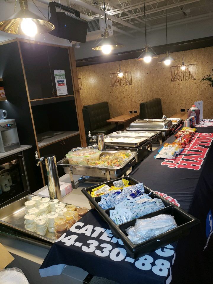 JRCHalftime's tweet photo. Let us CATER to YOU! WE are READY. Wings, Wraps, Chicken Fingers, Sliders, Ribs, Homemade Potato Salad, YOU NAME IT!!! #wegotit #youknowus #jrcricketshalftime #funfoodfamilysports #cateringtoyou #wework https://t.co/8lCrSq1UmP