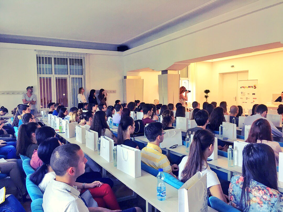 amchamserbia's tweet photo. Puna sala @Ekonomski na još jednom predavanju koje su organizovali naši #AmChamps5
O razvoju karijere u korporativnom sektoru ovog puta sa @Vip_mobile @KPMGSerbia @EY_Srbija @RaiffeisenBanka @UniCredit_RS
#youngleadersinchange
#AmChamps2018
#activeboldconfident https://t.co/4OEMxvFaez