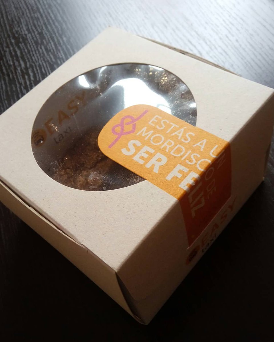 riso26's tweet photo. Me pedí la dona gratis de @easytaxicol riquísima apenas para las 'onces' con cafecito.
Yo voy a la #Bodapp 😋🍩 #donagratis #easytaxi https://t.co/OCQ1iWHZF5