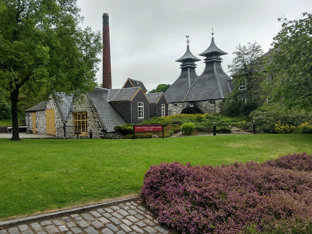 mapitz's tweet photo. Nice #ExplorerTour at @Glenfiddich thanks to John! And a short visit to @StrathislaVC Strathisla Distillery https://t.co/vkfAB5FTN3