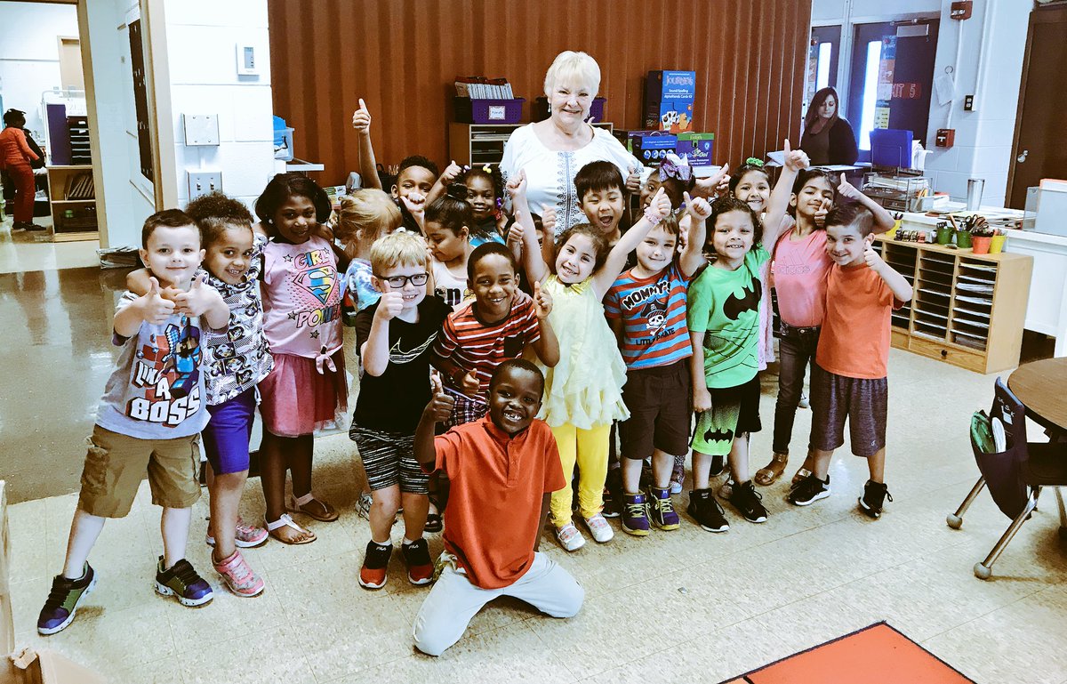 JDFrank81's tweet photo. Thank you FC Christian Church for your support. Youβre dedication to our students & community is making a huge impact. @AssistSupArea4 @FernCreekElem_1 @ferncreekcc #Area4success @PrayJCPSKY https://t.co/SddPoAHAcA