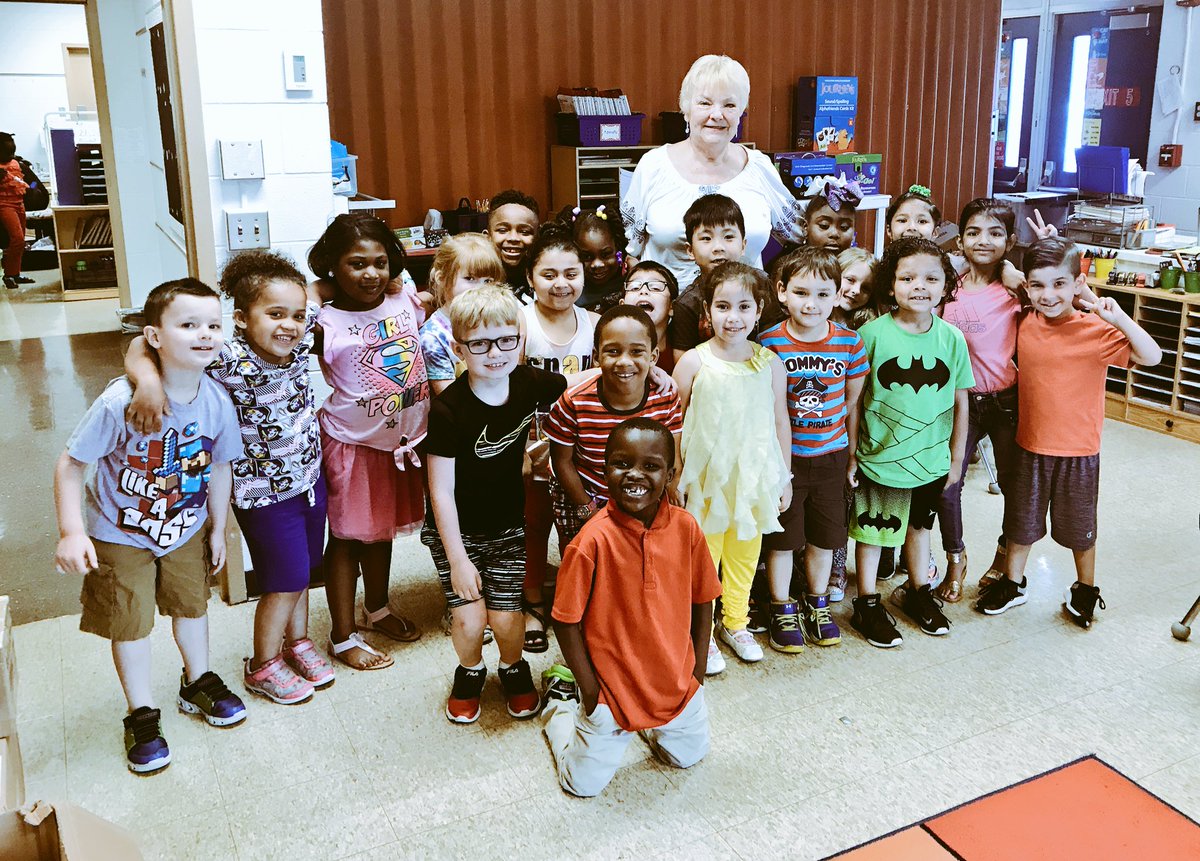 JDFrank81's tweet photo. Thank you FC Christian Church for your support. Youβre dedication to our students & community is making a huge impact. @AssistSupArea4 @FernCreekElem_1 @ferncreekcc #Area4success @PrayJCPSKY https://t.co/SddPoAHAcA
