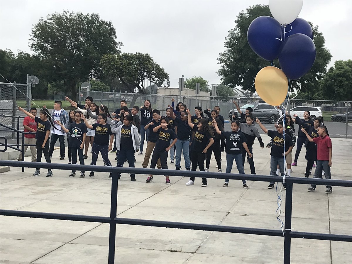 JeffSchoolNews's tweet photo. Our Choir made their debut today at the Steam Showcase #jeffersonSTEAM https://t.co/AukCkW6tV2