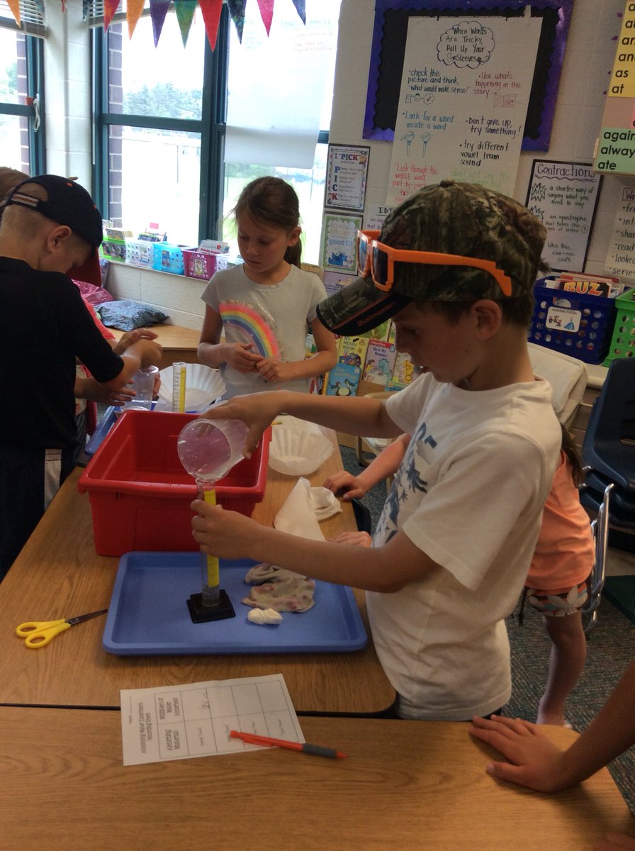 2ndGradeStars11's tweet photo. Science and Writing together! We set up our Lab Report with @AnnaTyrrella then investigated with @2ndGradeStars11 #dreadstrong https://t.co/ATRaneUDd7