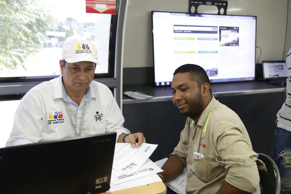 redescnc's tweet photo. Hasta hoy el Aula Móvil de Empleo del @SENAComunica estará recorriendo los municipios de Santa Rosa de Lima, Turbana y El Carmen de Bolívar, para facilitar el acceso de los colombianos a puestos de trabajo dignos. El horario de atención será de 8:00 a.m. hasta las 4:00 p.m. https://t.co/Ru65jnvAtd