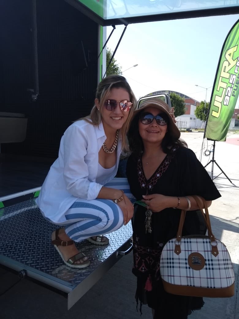 UltraRadioPue's tweet photo. Estamos en San Bartolo esperándote para que vengas por tu #ultracard. Estaremos hasta las 12 pm.
#radio #puebla #regalo #auto #efectoultra @leidy_salazar9 https://t.co/QDA4GHV5Ji