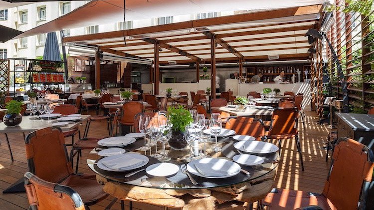 Comer en el restaurante de un hotel ha dejado de ser un lujo reservado sólo para los huéspedes. A continuación, una lista de restaurantes ideales para comer en las alturas
lagranvida.madriddiferente.com/?p=9174