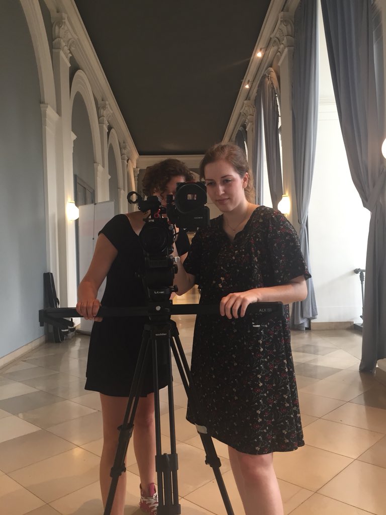 PfgHamburg's tweet photo. Heute wird’s politisch! Wir drehen ein Film über das #debattieren in den wunderschönen Räumlichkeiten der #IHK Hamburg. Neben #Blockchain für Anfänger“ definitiv das beste Event heute! Wir freuen uns auf den #Debattierclub Hamburg vom #VDCH https://t.co/SQ32vbEoV8