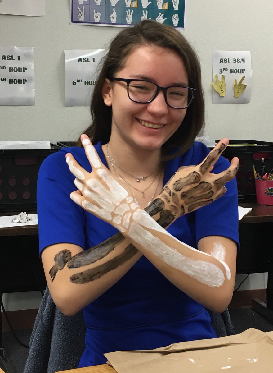 sam3vanoff's tweet photo. Last day in sign! @NeffPahBears #deviaart #aslrocks https://t.co/HcPOy7uYmA