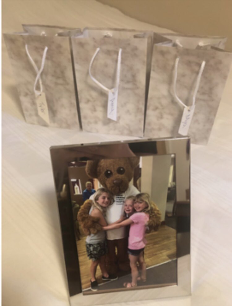 pi_waterloo's tweet photo. Couple Stayed With Us With Their Grandkids For Their Xmas Treat. They Wanted A Memento To Remember. So Our OM @lucymurphyxx Went Out Her Way And Had Their Picture With Bernard Framed Along With Gifts✨
#WaterlooSquad
@SDEBDD @LauraEvans81 @J_K_H_A_N @Sam8791A @IndreMast https://t.co/qCOFSYdeZ2