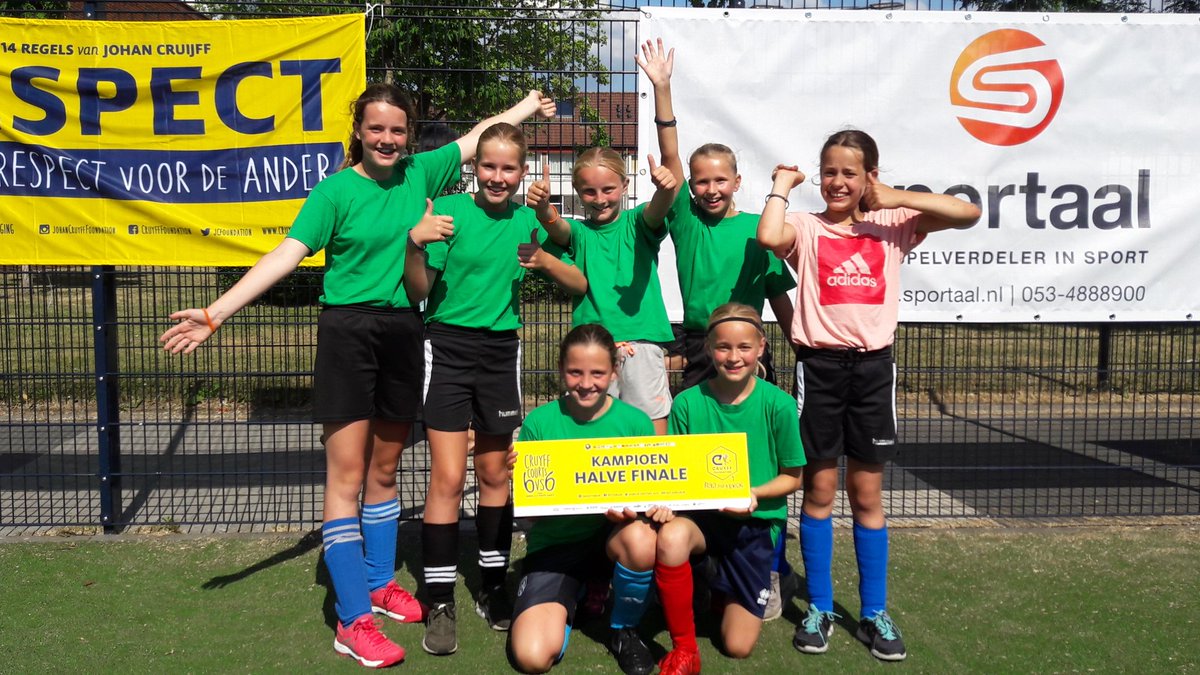 Sportaal053's tweet photo. Gefeliciteerd! Meiden uit Bornebroek en de jongens uit Hoogezand zijn de winnaars in Enschede geworden en zijn erbij 16 juni in Den Helder @JCFoundation @WSEW053 https://t.co/0g0NtL5HGd