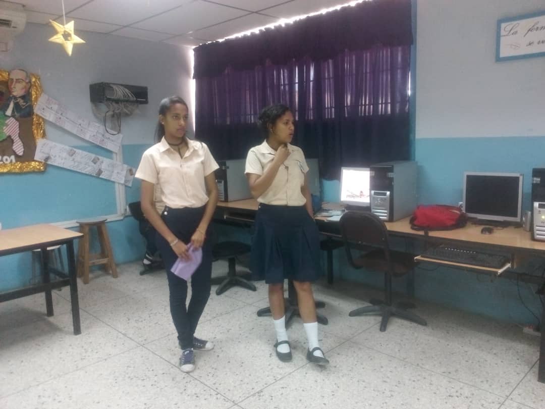 SevillaNim's tweet photo. Debate: #SimbolosNaturales con estudiantes de 4to año de la ETA "Minas de Aroa" #Yaracuy 📣 Formadores @Fundabit Revolucionando la Educación

⏩Y AUNQUE LA MARCHA VAYA LENTO ES NUESTRA MARCHA 🎶@Fundabit @vane_prieto @MariAlepro @JauaMiranda @thors81

#HermandadCubaVenezuela https://t.co/uwh6m3A12A