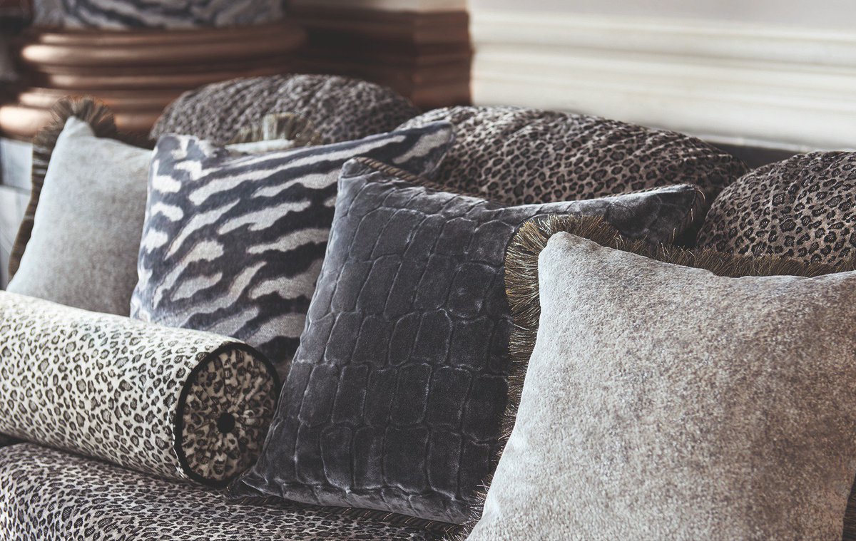 Embrace your inner maximalist with our guilt free animalia inspired velvets and weaves from our lobby collection. .
#zinctextile #lobbyvelvets #velvet #animalia #animalprint #leopard #leopardprint #tigerprint #textiledesign #interiorstyling #cushions #interiordesign #interiors