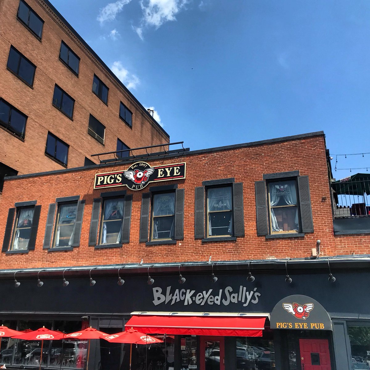 Patio Season In Hartford! @LongTrailBeer <a href="/BlackeyedSallys/">Black Eyed Sally's</a> <a href="/PigsEyePub/">Pig's Eye Pub, Hartford</a>