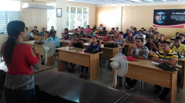 UG_Cuba's tweet photo. Sesiona esta mañana en la UG Jornada Científica Estudiantil
 #feudelaug #MiUniversidad_En_Congreso @marthadelcmv @UJCuba @gacosta00585480 @AuroraFdez19 #IXCongresoFEU @UdeLaHabana @UCLVCU @UOCuba @uc_camaguey @rober_landi https://t.co/FDe35SLMd8