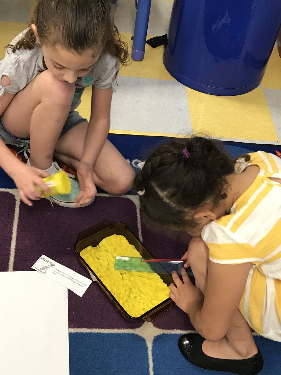 Shillwalnut's tweet photo. Today our work with fractions continued as students divided up “cakes” into equal parts. #GeorgiaMath https://t.co/Jz1ZupJ2Ky