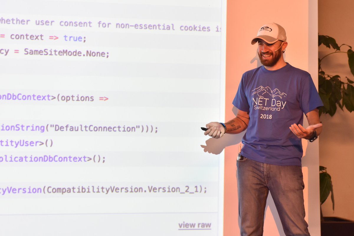 kasuken's tweet image. Nice shoot from yesterday at #dotnetday18 @dotnetday_ch 

Thank you @irene_bizic 

//cc @manumeyer1 @FabianGosebrink