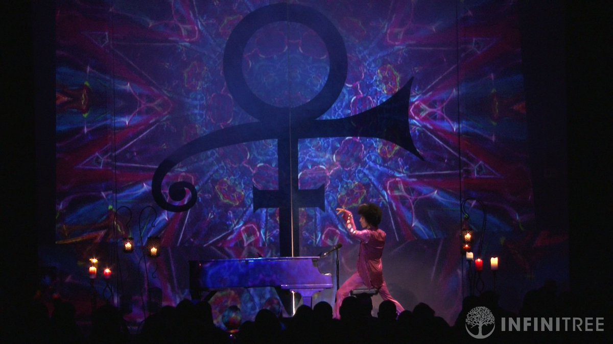purpledreamer71's tweet photo. Non è facile ascoltare quegli ultimi concerti, che testimoniano senza filtri #Prince mentre rintraccia il suo percorso attraverso l'esistenza umana. Non è facile, perché la vita che raccontano è finita.
#BenGreenman #PurpleLife https://t.co/tfT9g7TWI4