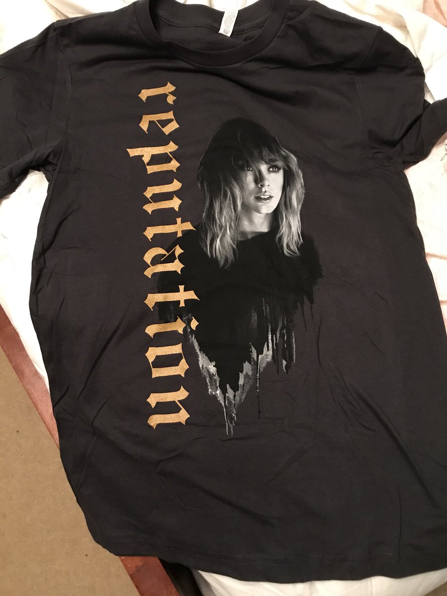 megsully9797's tweet photo. Canβt believe in 3 days Iβll be seeing @taylorswift13 ππ @taylornation13 #repuationStadiumTour #repChicago https://t.co/h0OPxf4Osu