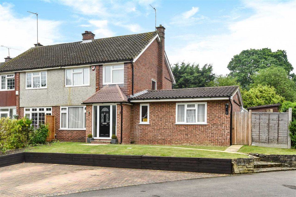 FrankSchippers's tweet image. For Sale: Keats Way, Crowthorne | £499,950

This extended and very well presented semi detached family home is situated in a cul de sac with convenient access to local shops and offers flexible accommodation.

Find out more online frankschippers.co.uk/property-detai…