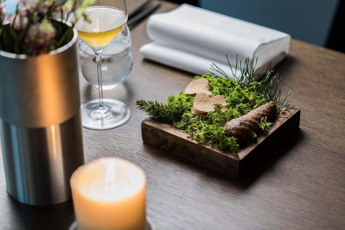 NorwayUS's tweet photo. New New Nordic Cuisine Takes Hold in Oslo - New #Norwegian cooking is frisky, unpretentious and relatively affordable: https://t.co/ISUnriVpPJ via @nytimes #maaemo #fyrbistronomi #brutus #kontrast #bassoslo #nordicfood https://t.co/FvDb27a9fZ