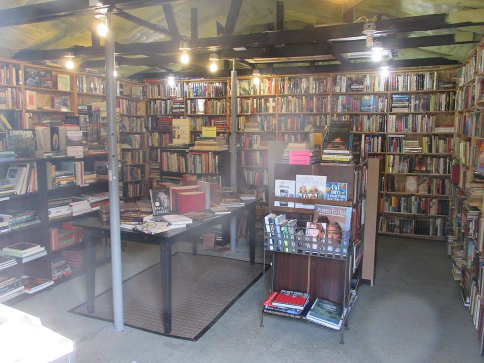 Juniper_Books's tweet photo. Friends &amp; fellow book-lovers! 📚 Next time you visit us don't forget that we have a Book Garage in our backyard! As the name implies, it's filled with... books! Lots and lots and lots of books, AND they're all specially discounted: $5 for hardcovers and $2 for paperbacks! #YQG https://t.co/4S2xQxkyOc