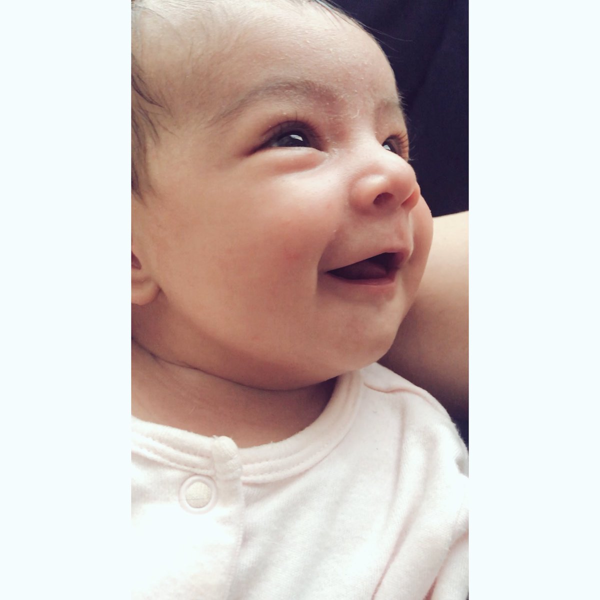 Melaguilera_'s tweet photo. Someone let us be parents for 4 weeks but it looks like she’s happy about it https://t.co/ilaTCUbHhq