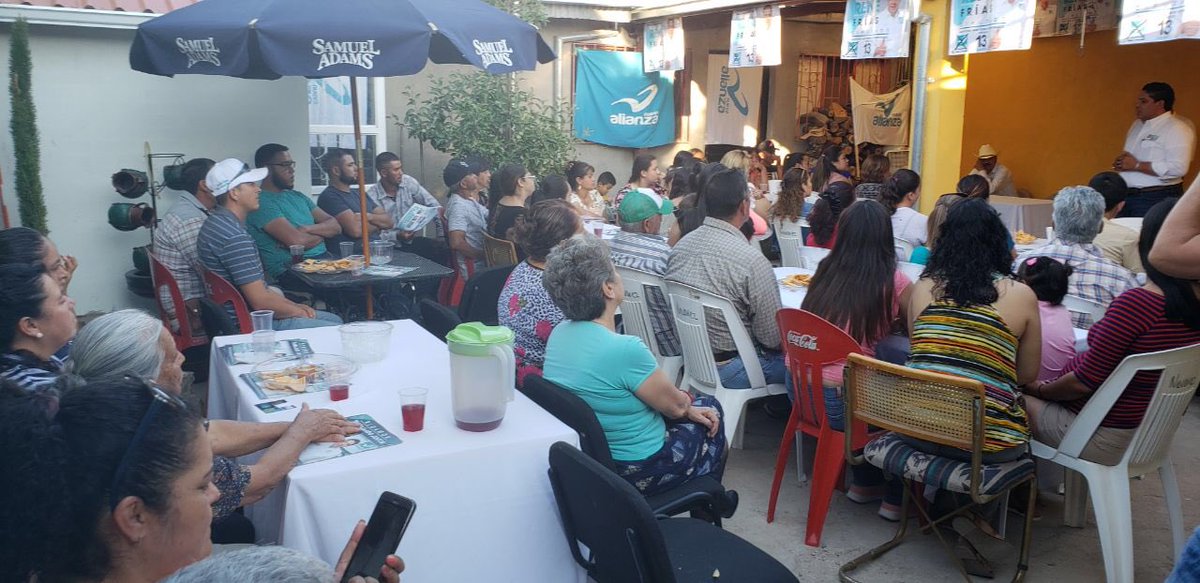 FriasBencomo's tweet photo. El contacto directo con la gente permite conocer de primera mano las problemáticas y necesidades de las comunidades, mantenemos el compromiso de ser gestores permanentes.
Fortalece escuchar palabras de aliento y adhesiones a nuestro proyecto.
@JDiazDeLaTorre @Luiscasob https://t.co/d9Dip1NFRi