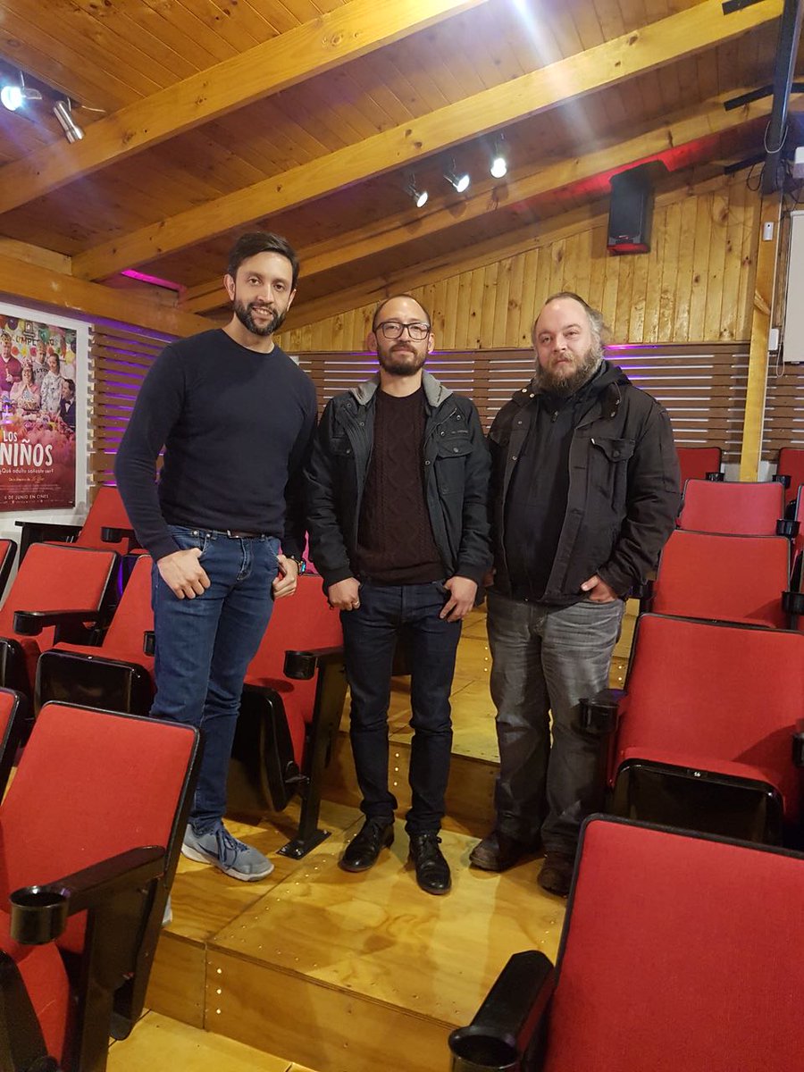 cheques_matta's tweet photo. Agradecemos a @cinetheoz por acoger de forma tan cercana a #chequesmatta. Ayer fue el estreno en este lugar mágico de Chillán y estuvimos con @leocontrerasb, Francisco Mena y @sixtovaldes.
Recuerden que hoy y el sábado podrán ver el documental a las 18 hrs. en Av. Libertad 723. https://t.co/5QJ5Noqgp8