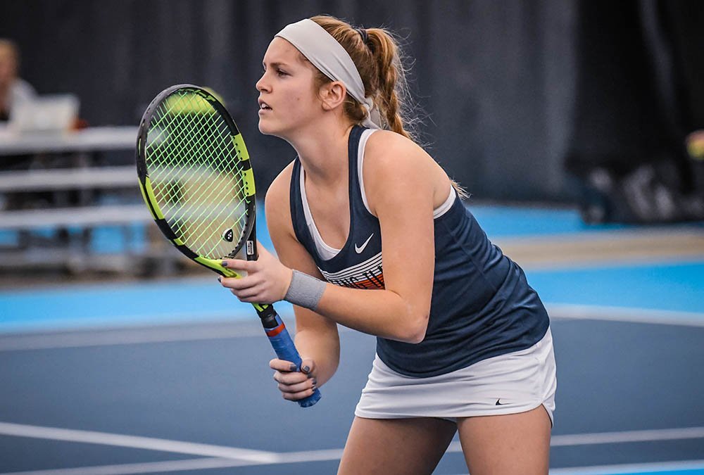 IlliniWTennis's tweet photo. Final #OracleITARankings 

2️⃣0️⃣ - #Illini  
7️⃣2️⃣ - @jswitkes 
1️⃣0️⃣0️⃣ - @MiaRabinowitz 
5️⃣4️⃣ - @sashabelaya1 / @DanielaPedrazaN https://t.co/mU5EMwe6DD