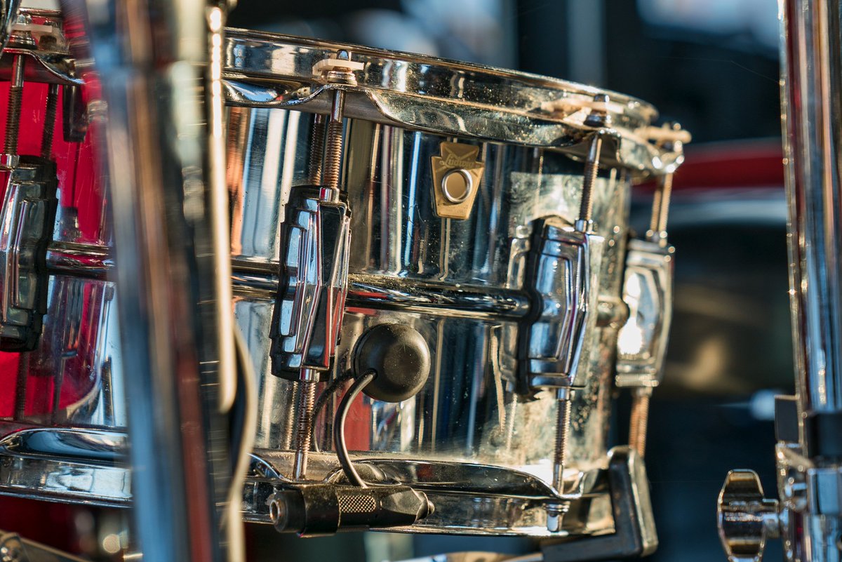 LudwigDrumsHQ's tweet image. More shots of Ludwig artist Jon Theodore's (Queens of the Stone Age) battle tested Red Vistalite kit up close and personal. 🔥 🔥 🔥
