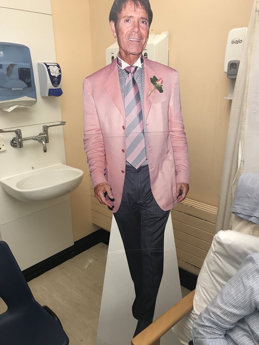 funkymunkyuk02's tweet image. @Schofe @hollywills @SirCliffNews we want to share to the world this amazing lady who is sir Cliff Richards biggest fan, the picture below is of her 6ft Cliff which keeps her smiling daily 😊 please could you share and retweet and see if he will make her smile bigger 😁😁 xx