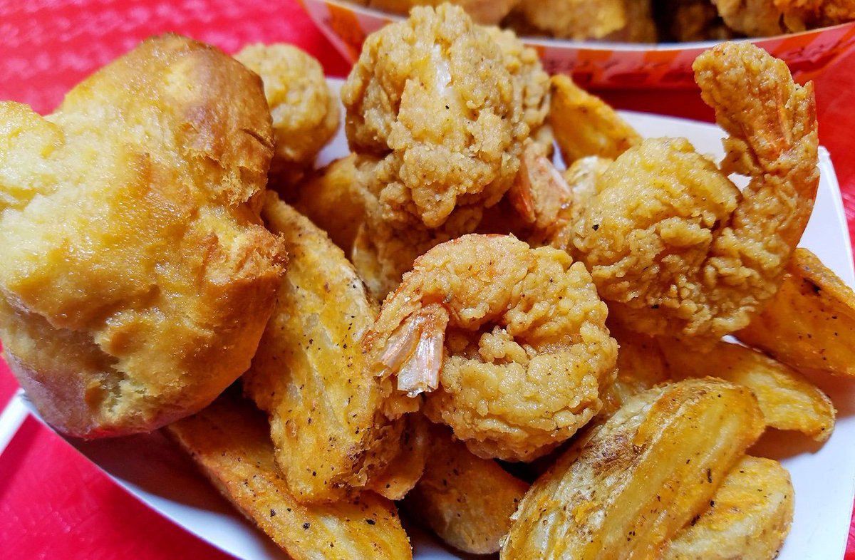 1307Grille's tweet image. Golden fried to perfection with our #1rated Krispy batter and #CajunStyle seasonings! Our Krispy Krunchy #Shrimp comes in 5 and 10 piece combo options with #fries and a #biscuit! Guaranteed #delicious ❤️
#krispykrunchychicken #1307grille #virginiabeach
