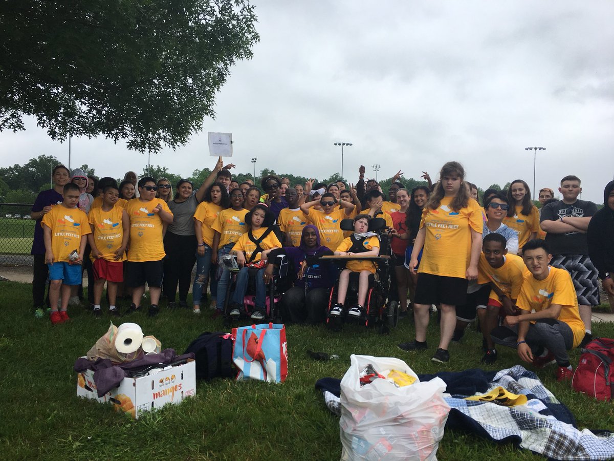 Group picture! Go <a href="/HolmesMS_FCPS/">Holmes MS-FCPS</a> #littlefeetmeet #theraincantstopus