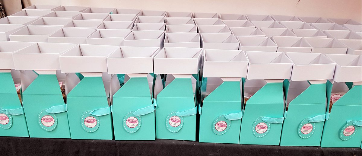 hotti_biscotti's tweet photo. Making 700 snowball's to add to these adorable boxes filled with mini biscotti, peanut butter pops and toffee pretzel pack on top #hugeorder #canhandleit https://t.co/ozCzVM9WgA